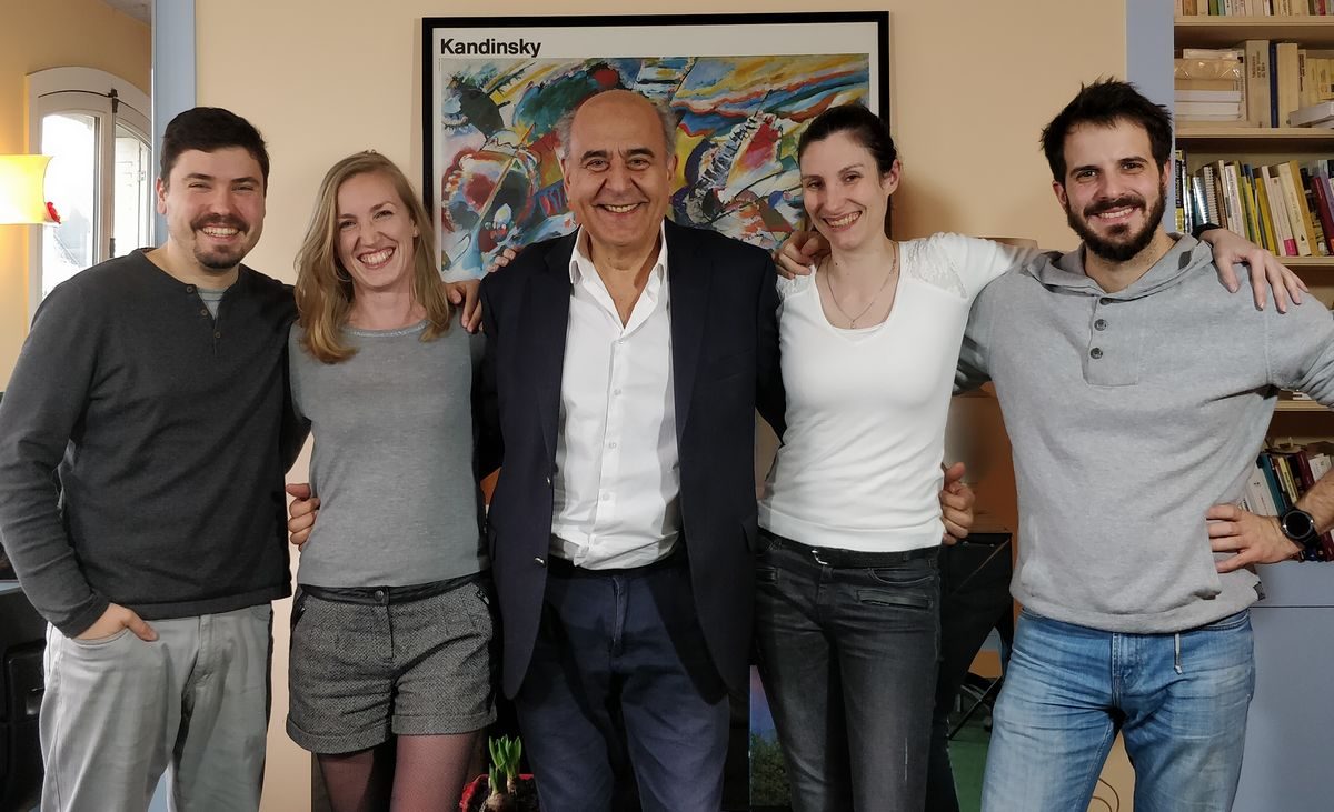 Photo de l'équipe permanente Faistesvacances dans ses bureaux à Paris