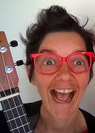 Marie Eve Danis, Vacances en famille, Cours guitare