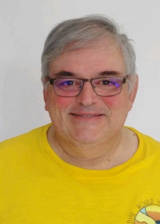 Paul Servini, Vacances en famille, Langues