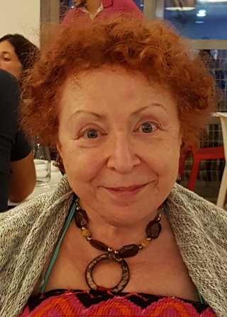 Annie Savigny, Vacances en famille, Langues