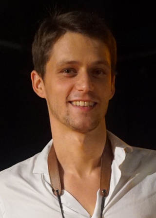 Jonathan Pia, Vacances en famille, Cours saxo-trompette-flûte