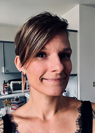 Brinhide Guichard, Vacances en famille, Cours piano