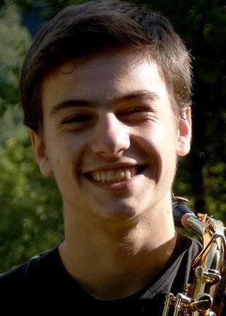 Enzo Giraudon, Vacances en famille, Cours saxo-trompette-flûte