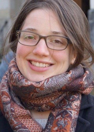 Emmanuelle Leroy, Vacances en famille, Cours saxo-trompette-flûte