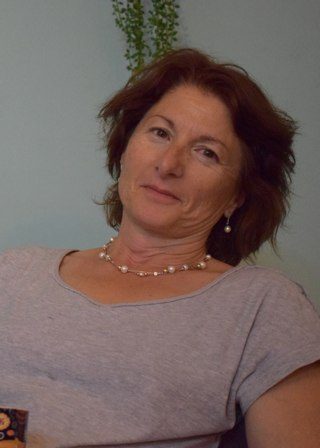 Nadine Elbaz, Vacances en famille, Langues